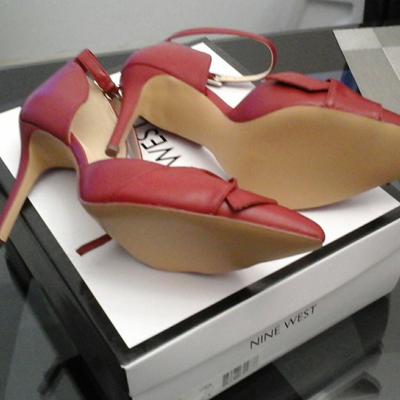 Heels - Picture 3 of 3